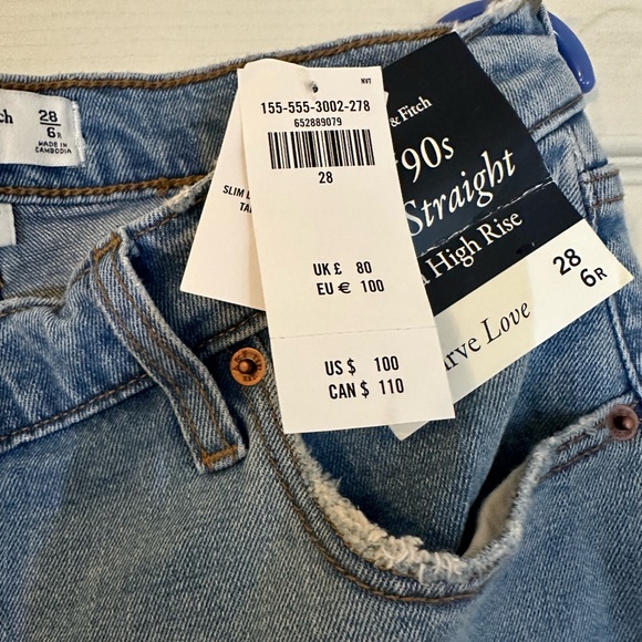 NWT A&F Ultra High Rise The 90’s Slim Straight Jeans - Picture 4 of 4